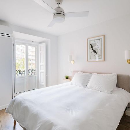 Beautiful Apartment In The Heart Of Мадрид Екстериор снимка